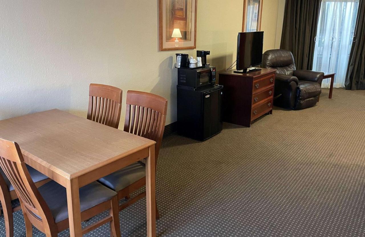 Crossroads Hotel & Event Center Fort Dodge Extérieur photo