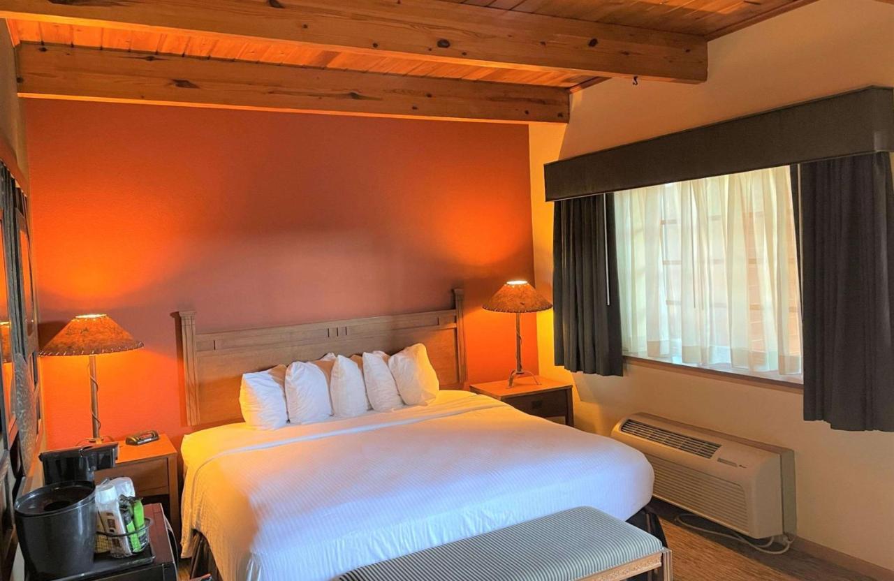 Crossroads Hotel & Event Center Fort Dodge Extérieur photo