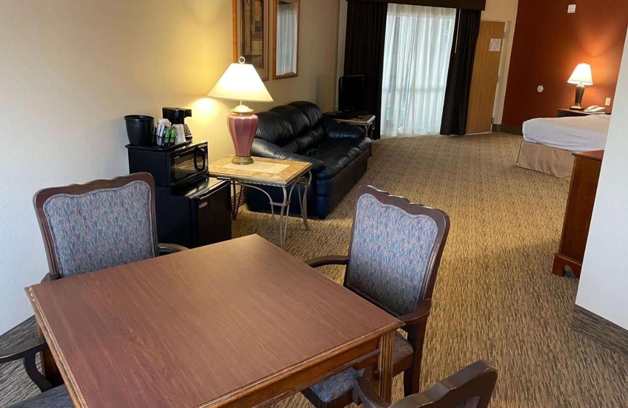 Crossroads Hotel & Event Center Fort Dodge Extérieur photo