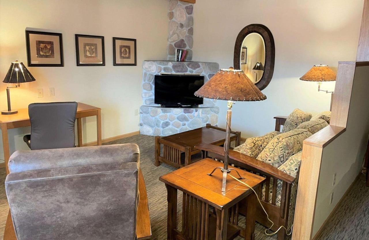 Crossroads Hotel & Event Center Fort Dodge Extérieur photo