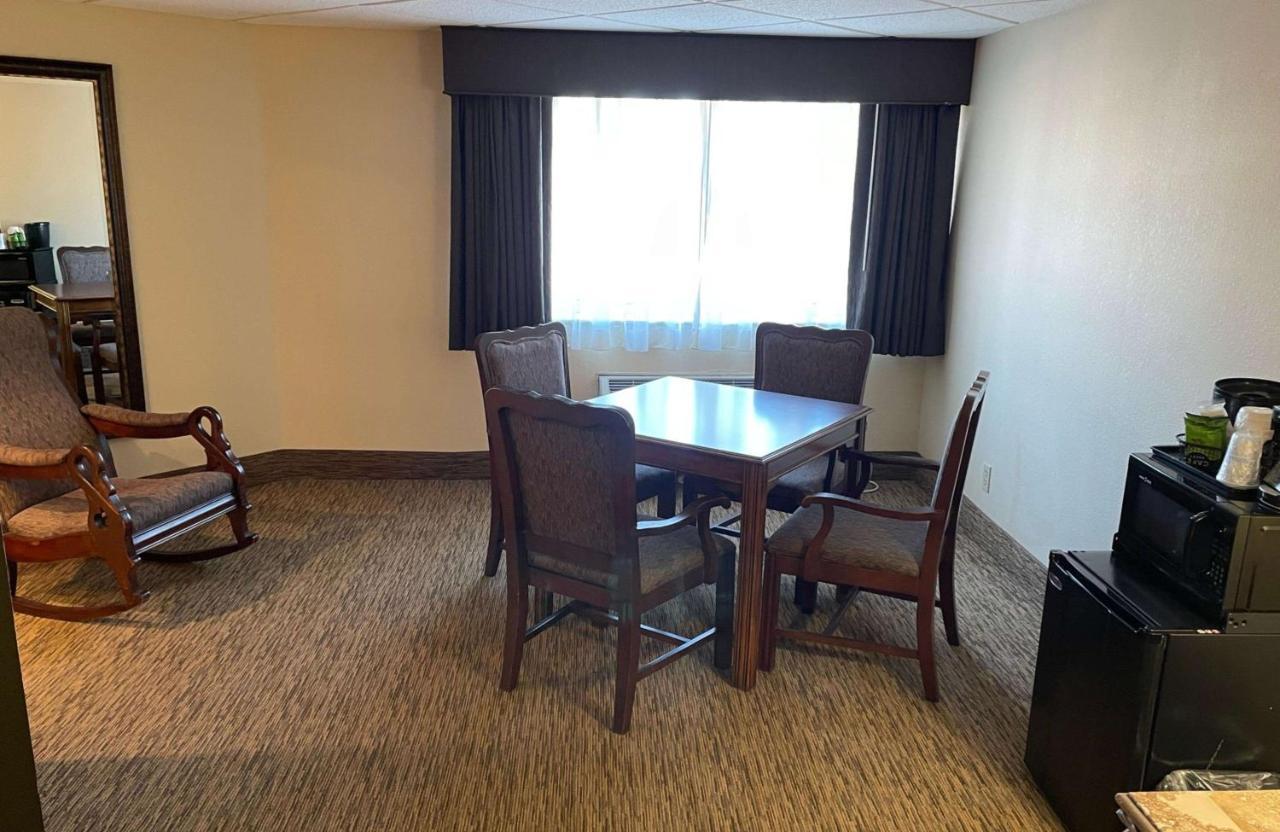 Crossroads Hotel & Event Center Fort Dodge Extérieur photo