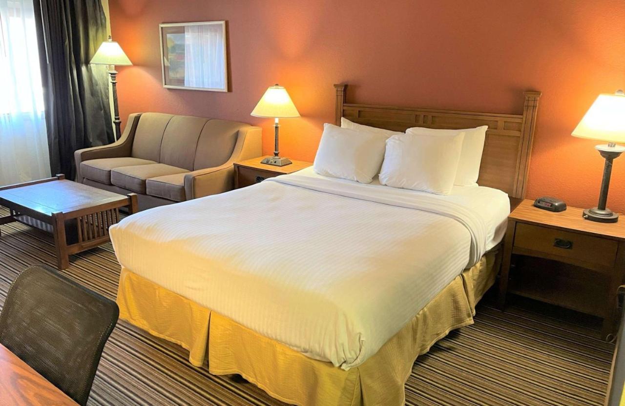 Crossroads Hotel & Event Center Fort Dodge Extérieur photo