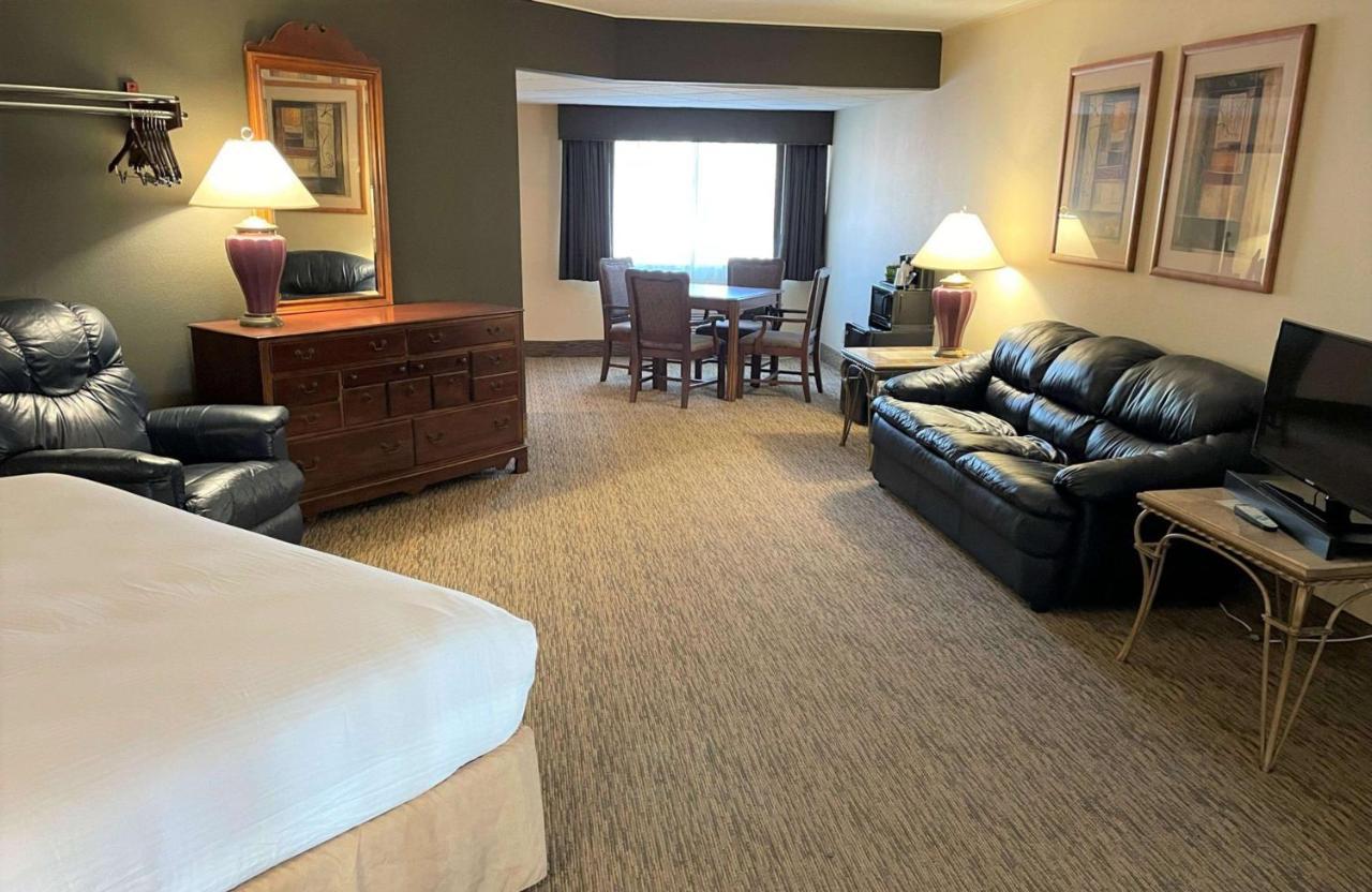 Crossroads Hotel & Event Center Fort Dodge Extérieur photo