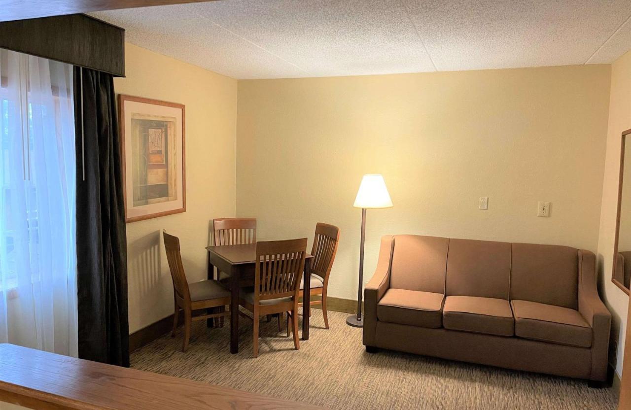 Crossroads Hotel & Event Center Fort Dodge Extérieur photo