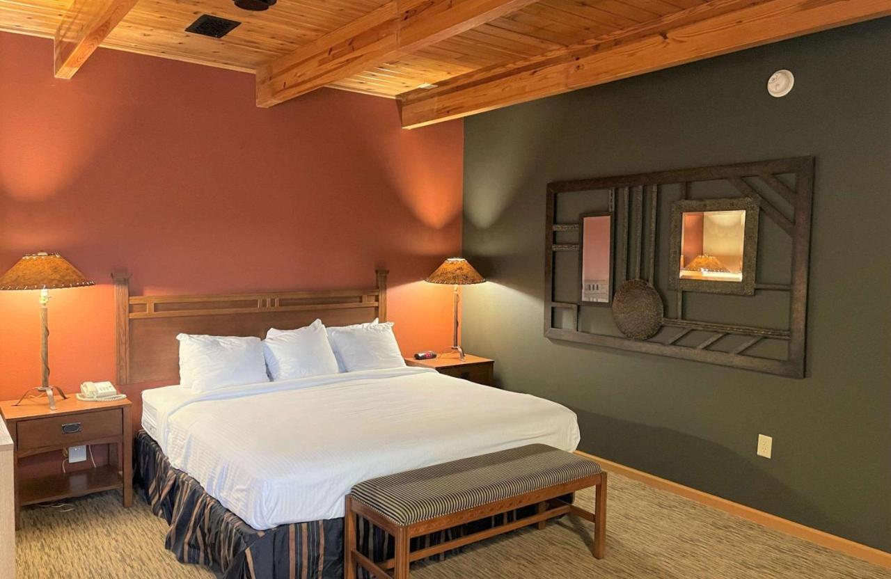 Crossroads Hotel & Event Center Fort Dodge Extérieur photo