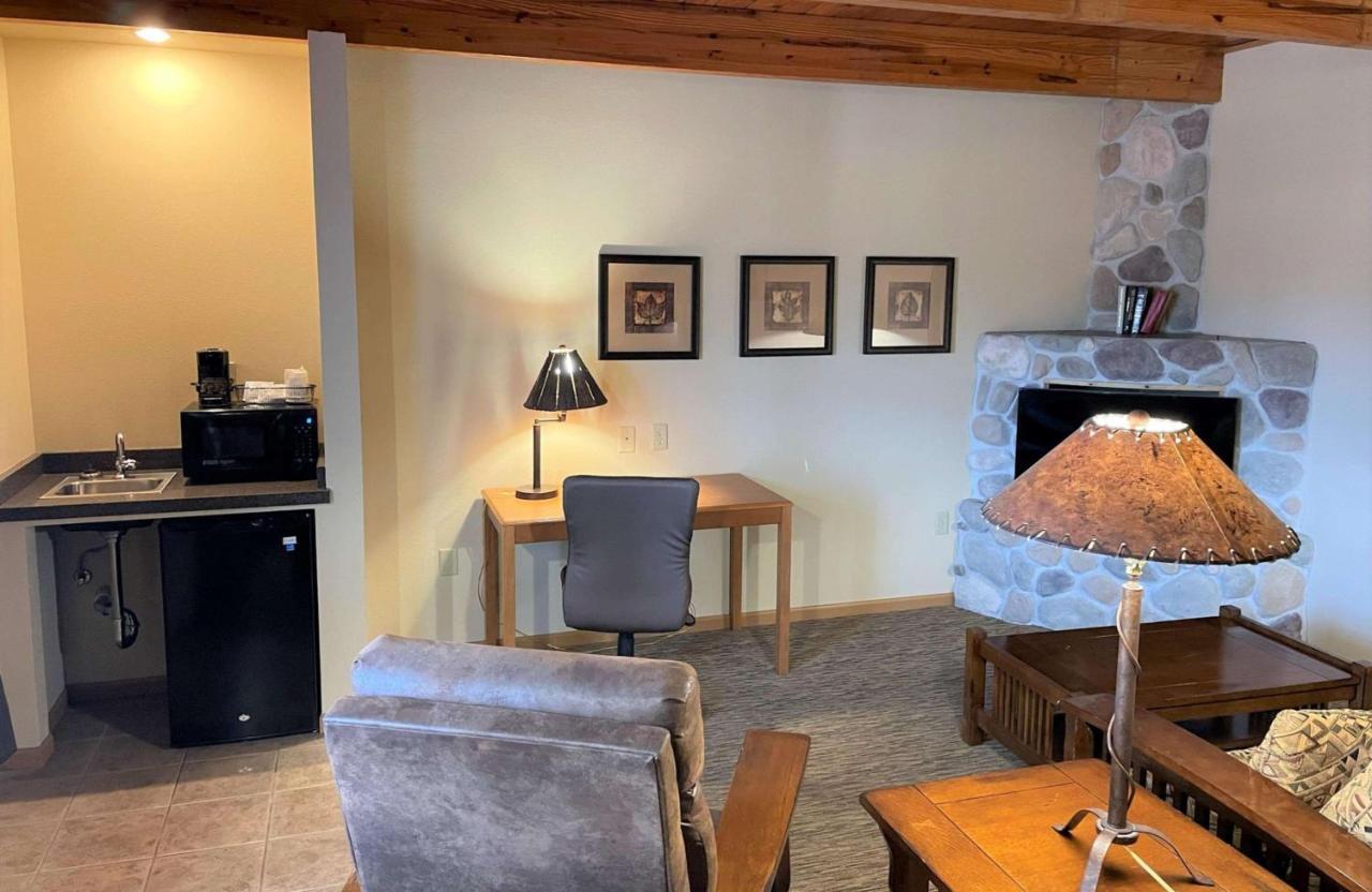 Crossroads Hotel & Event Center Fort Dodge Extérieur photo