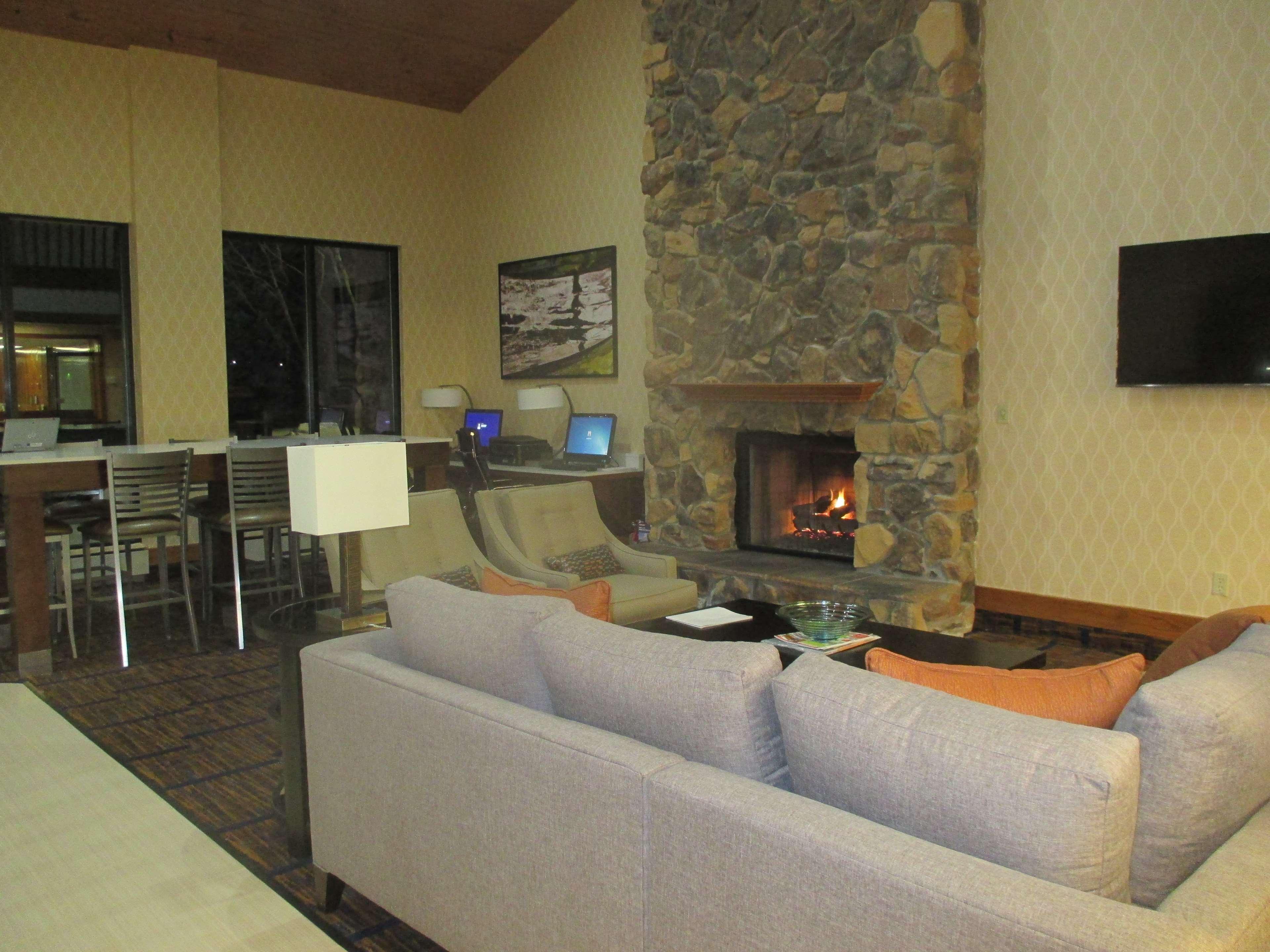 Crossroads Hotel & Event Center Fort Dodge Extérieur photo